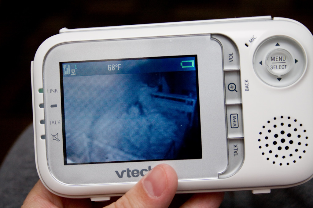 Looking for a video monitor? Here's my review of the V-Tech Video Monitor. | candleinthenight.com