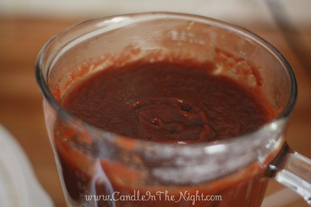 Delicious Homemade Apple Butter -- So simple!! | candleinthenight.com
