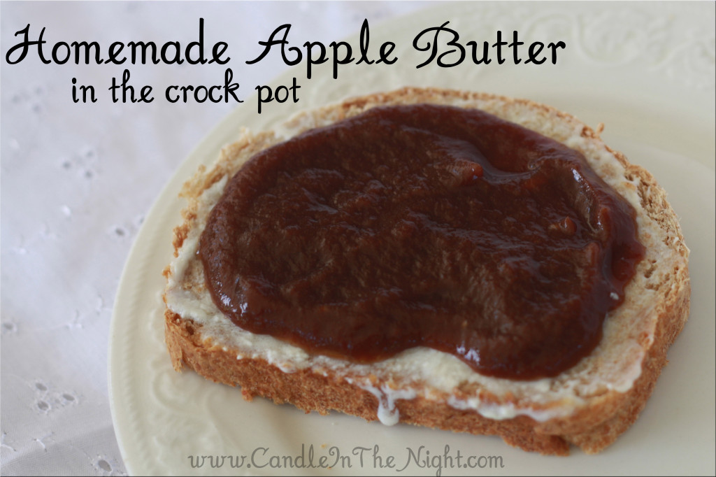 Delicious Homemade Apple Butter -- This recipe uses a crockpot! SO easy!! | candleinthenight.com