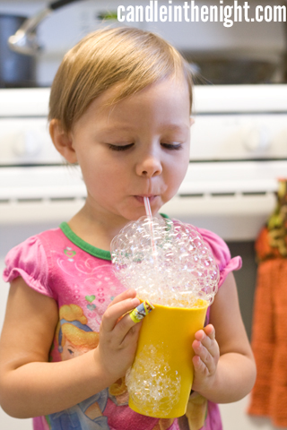 These indoor bubbles are great for keeping kids having fun on days when it's too icky to go outside! | candleinthenight.com