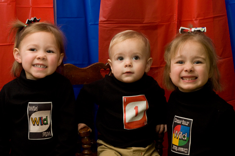 Great ideas for throwing an UNO birthday party for your little one! 
