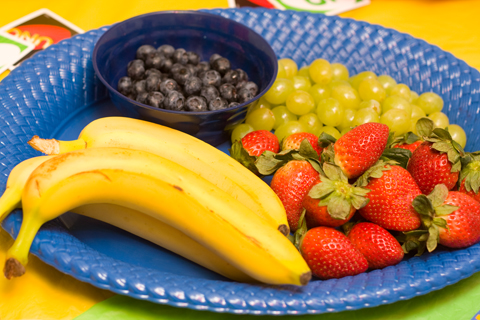 Great ideas for throwing an UNO birthday party for your little one! 