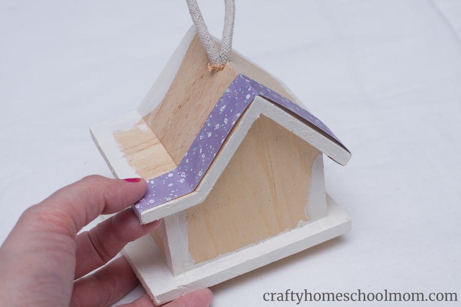 Fold the roof pieces on and give them nice sharp corners. 